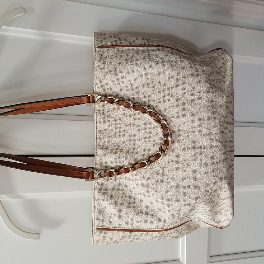 Sold! MICHAEL Michael Kors Harper Signature Cream Shoulder Handbag Tote - Picture 12 of 13